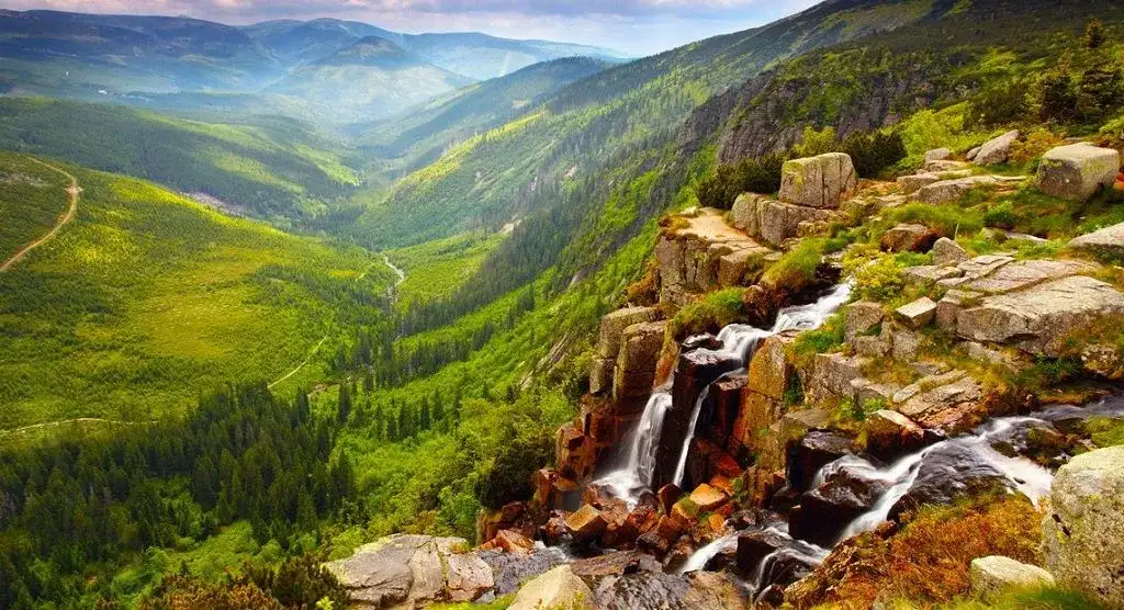 Najpiękniejsze miejsca w Czechach: Przewodnik po bajkowych miastach i cudach natury