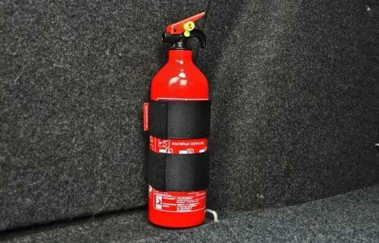 Najlepsza gaśnica do warsztatu samochodowego – uniknij niebezpieczeństwa