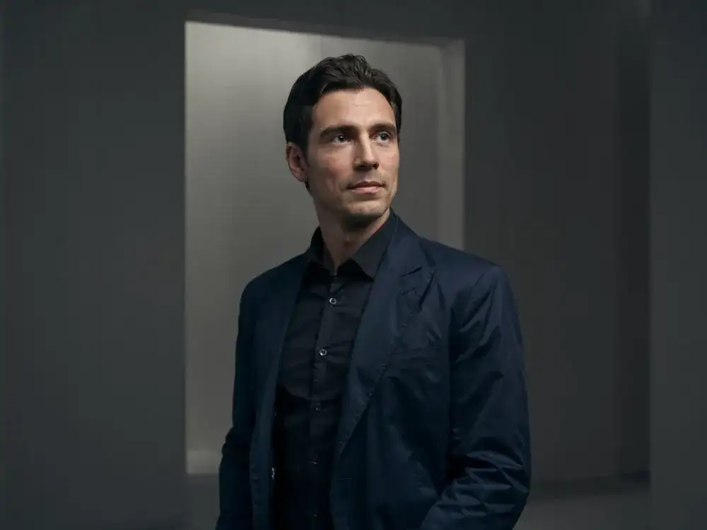 Jaka marynarka do czarnej koszuli, aby uniknąć modowych wpadek?