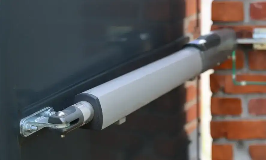 Czym smarować napęd bramy skrzydłowej, aby uniknąć awarii?