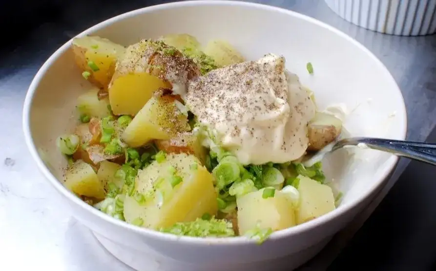 Jakie pyszne sałatki do grilla zachwycą twoich gości w letnie wieczory?