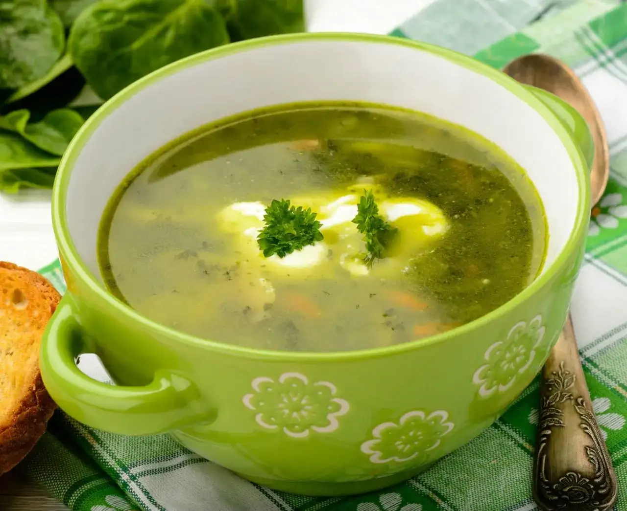 Jak obliczyć kaloryczność zupy i uniknąć niezdrowych składników