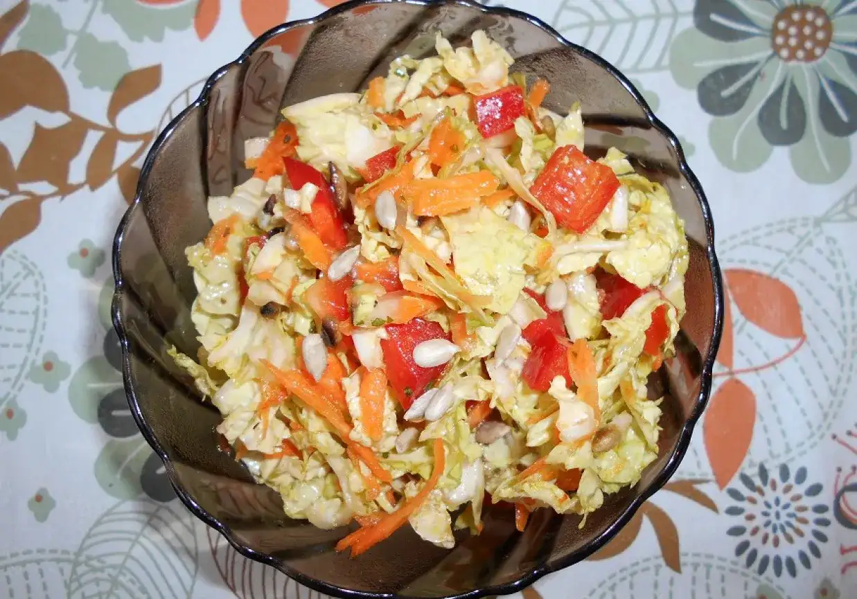 Ile kalorii ma surówka z kapusty pekińskiej? Zaskakujące wartości!