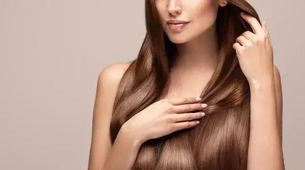 Henna do włosów: Jak stosować krok po kroku? Piękny kolor bez błędów