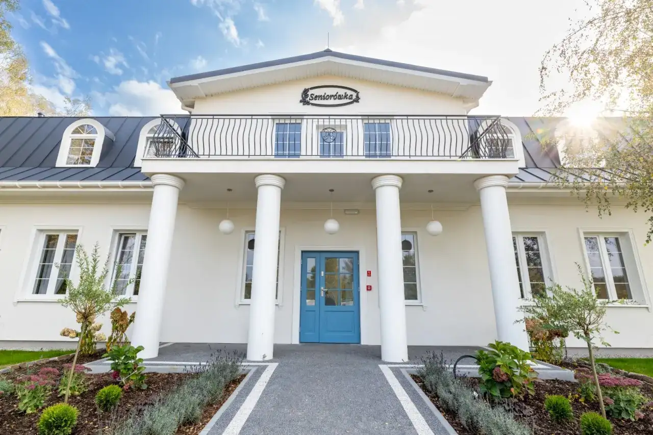 Luksusowy dom opieki w dworku: Przewodnik i cennik 2025/2026