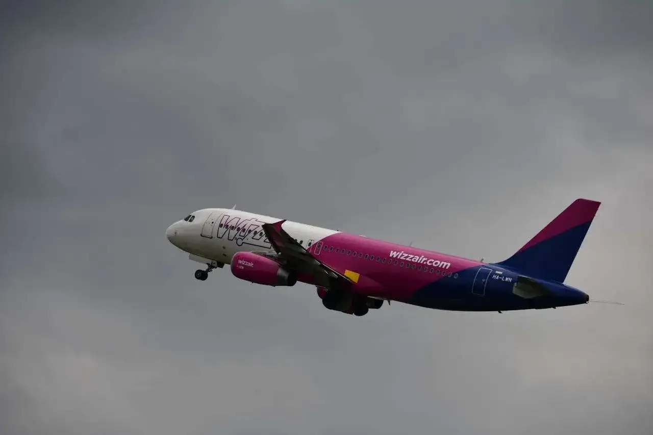 Wizz Air: Ile alkoholu możesz zabrać? Uniknij konfiskaty!