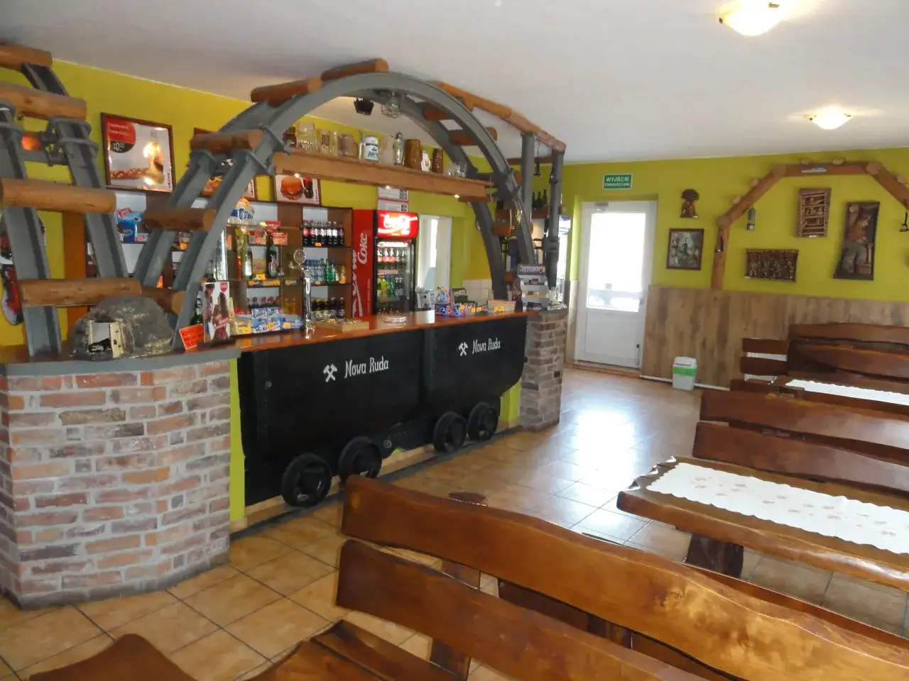 Gdzie zjeść w Nowej Rudzie? Odkryj najlepsze lokale gastronomiczne