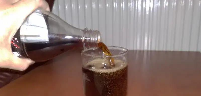 Ile kalorii ma szklanka Pepsi? Zaskakująca prawda o napoju