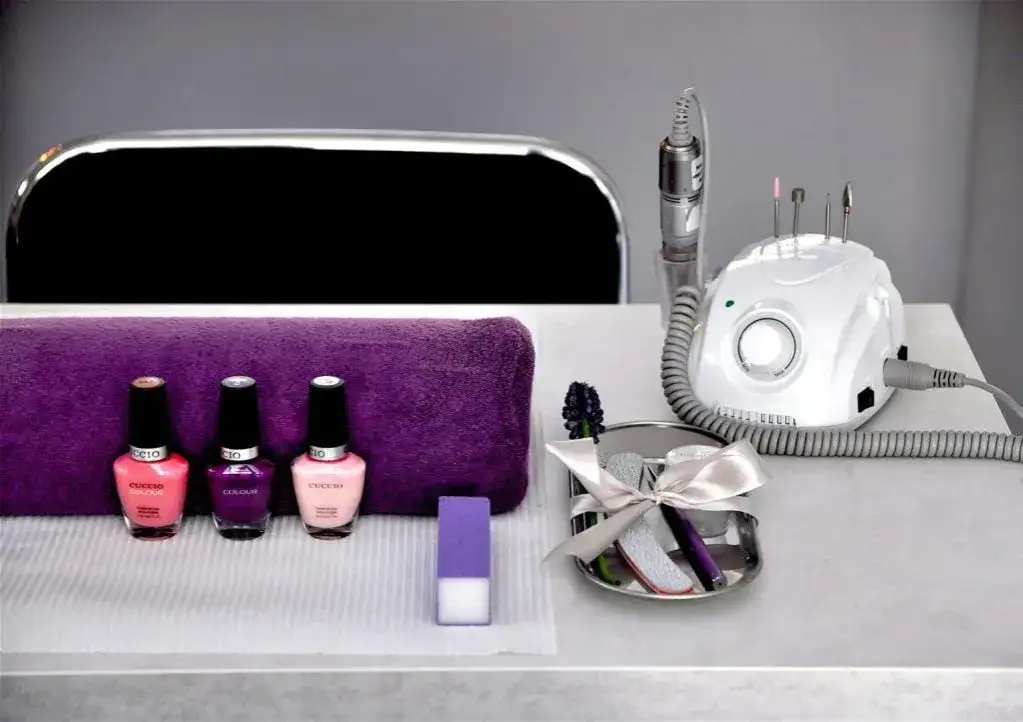 Jak zostać instruktorem stylizacji paznokci i uniknąć błędów na drodze do sukcesu