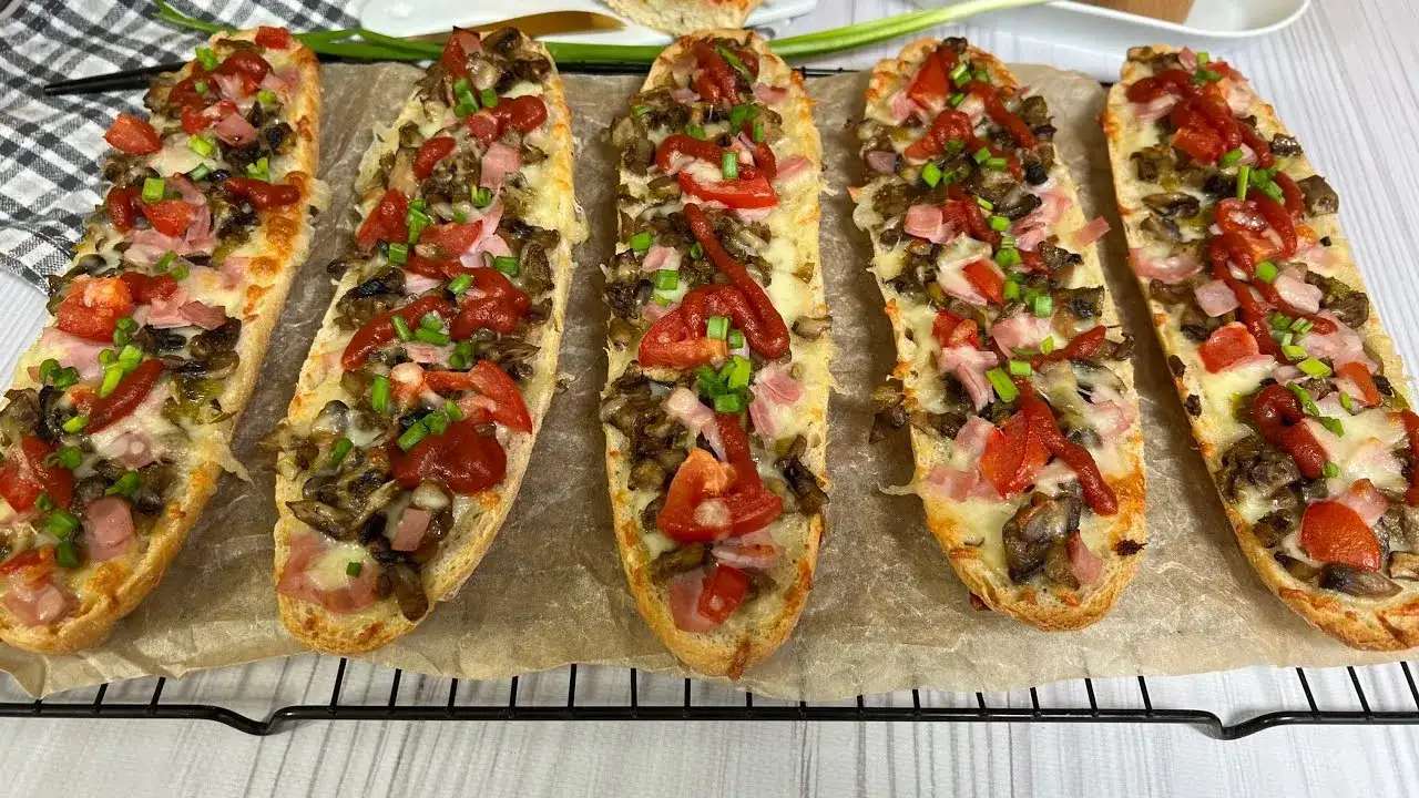 Pyszna zapiekanka z szynką i pieczarkami - łatwy przepis na obiad