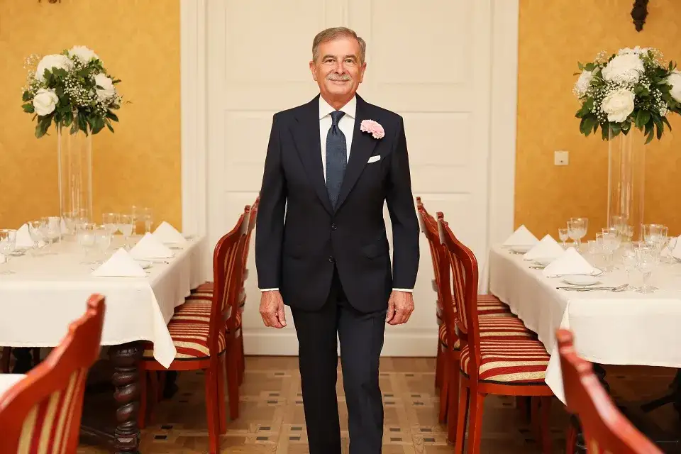 Jak dobrać krawat dla ojca pana młodego - kompletny poradnik stylizacji