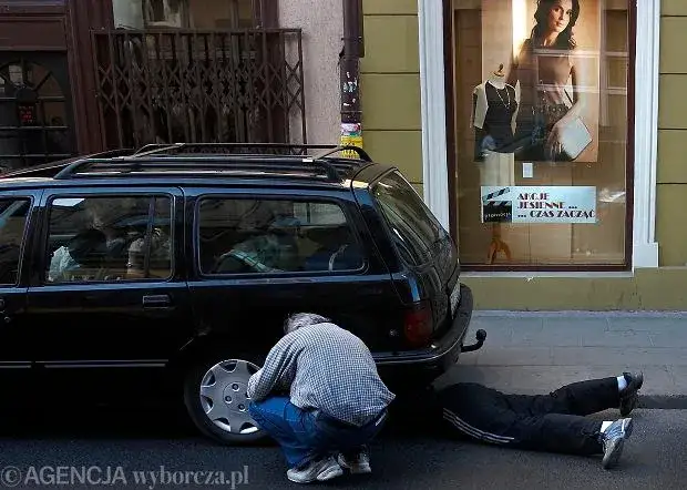 Samodzielna naprawa auta w Polsce: legalne opcje, koszty i mandaty