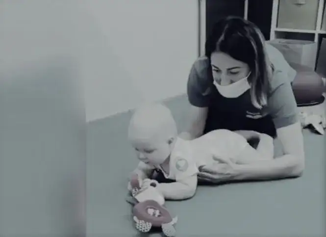 Obniżone napięcie mięśniowe: ile trwa rehabilitacja i co wpływa na czas?