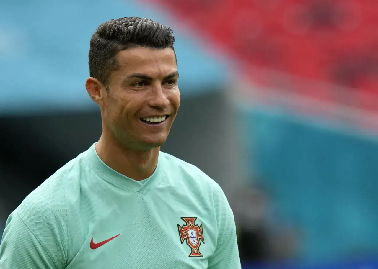 Cristiano Ronaldo zarobki: Ile naprawdę zarabia miliarder CR7?