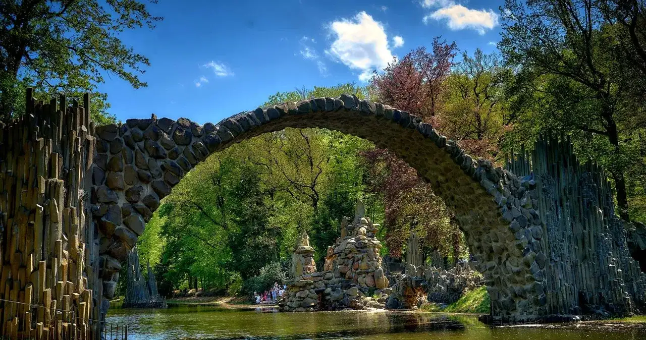 Najlepsze atrakcje w parku mużakowskim, które musisz zobaczyć