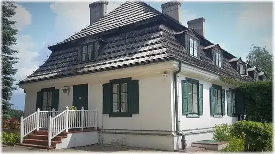 Zabytkowy dworek w Jarczewie: historia, architektura i atrakcje