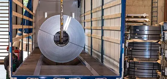 Naczepa coilmulda: Klucz do bezpiecznego transportu stali?