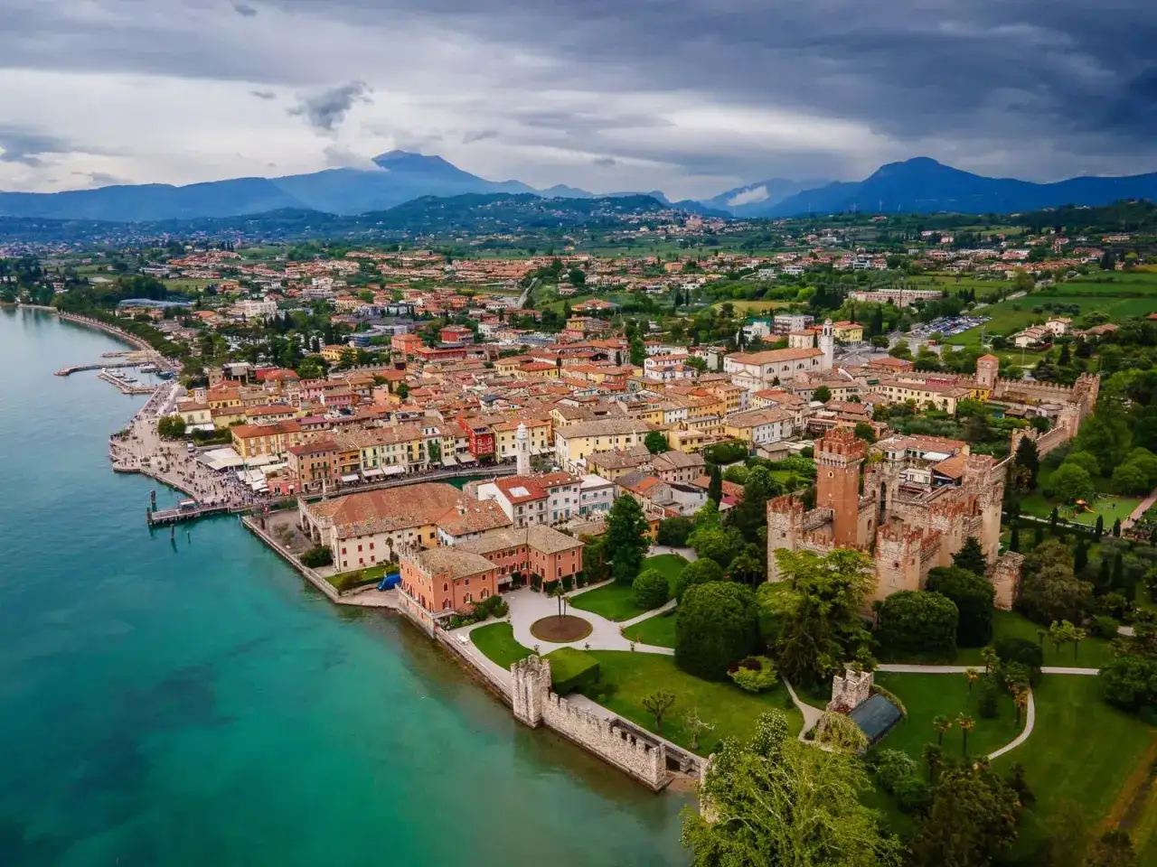 Jezioro Pełcz - raj dla wędkarzy i nurków w pięknej scenerii