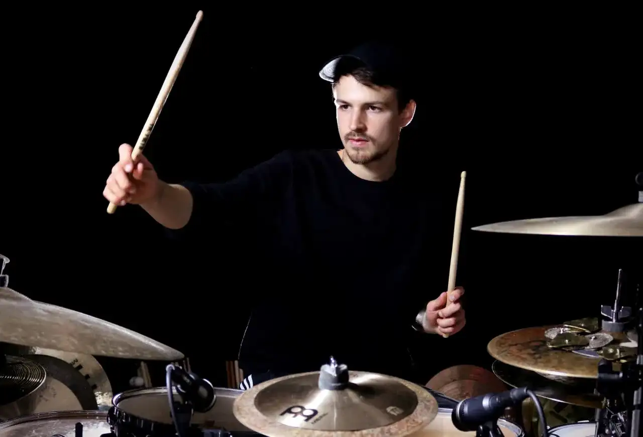 Jak nauczyć się grać na perkusji – skuteczne metody dla początkujących