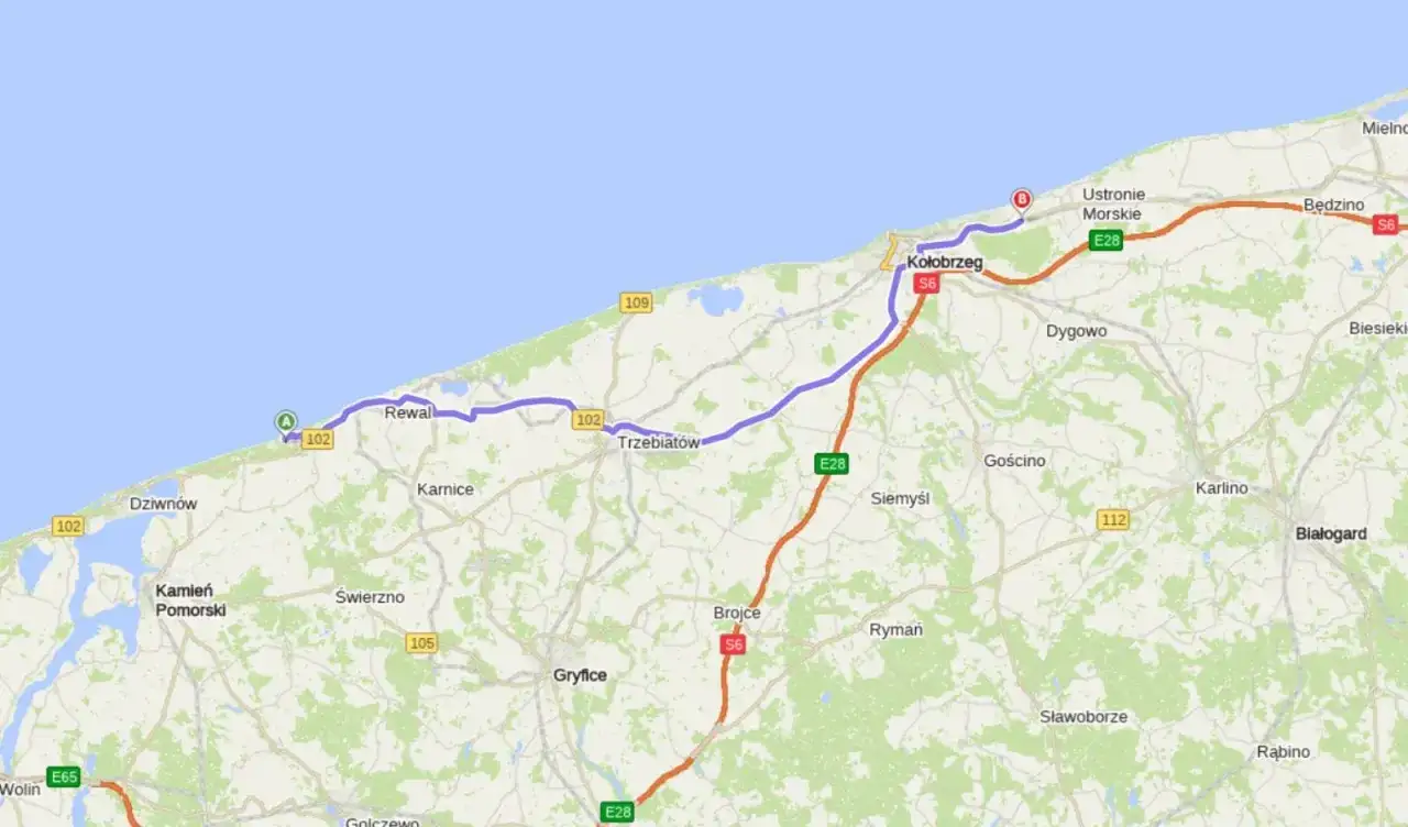 Mapa drogowa wybrzeża. Widać Kołobrzeg, ale nie ma oznaczenia, czy w Kołobrzegu jest lotnisko.