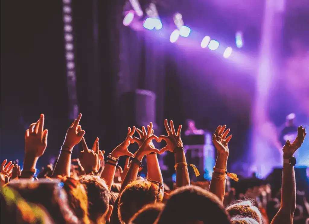 Rytmiczna elektronika: Poznaj polską scenę, gatunki i festiwale