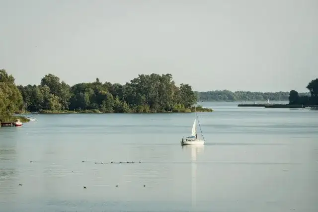 Najpiękniejsze jeziora w Kujawsko-Pomorskie: Odkryj ich uroki i atrakcje