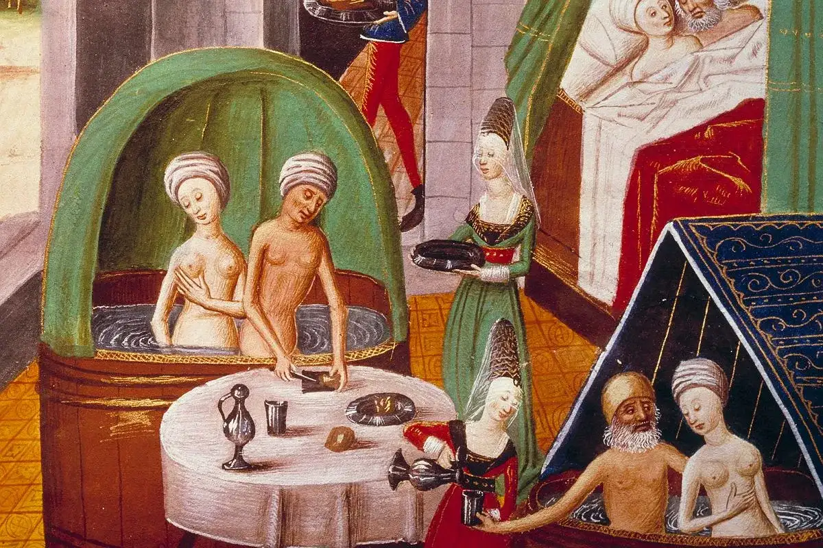 Miniatura średniowieczna: kobiety i mężczyzna w kąpieli, kobiety podają napoje.