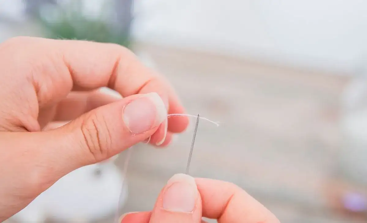 Dlaczego paznokcie u nóg rosną do góry? Przyczyny i rozwiązania