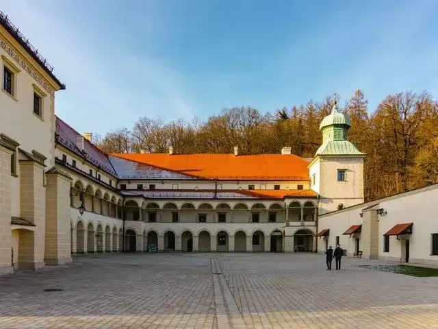 Najlepsze atrakcje w Suchej Beskidzkiej, które musisz zobaczyć