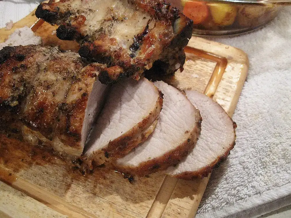 Ile piec schab z kością w piekarniku, aby był soczysty i smaczny?