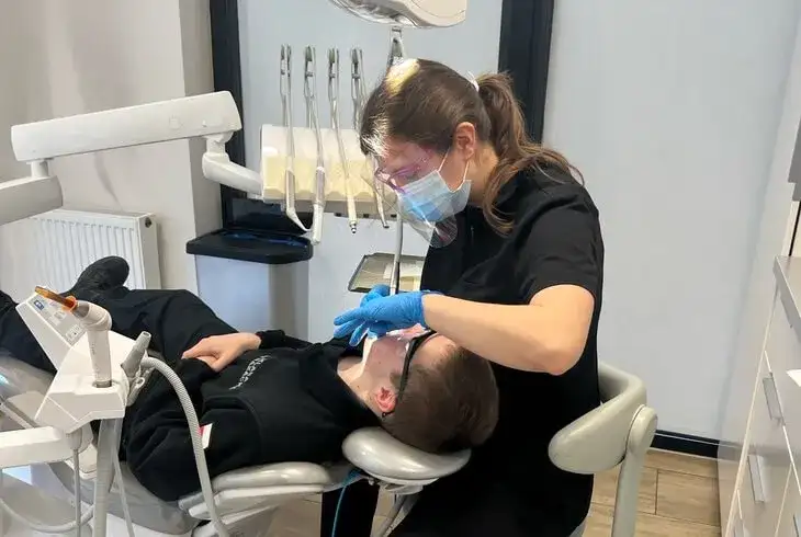 Stomatolog czy dentysta? Znajdź specjalistę na Twój problem!