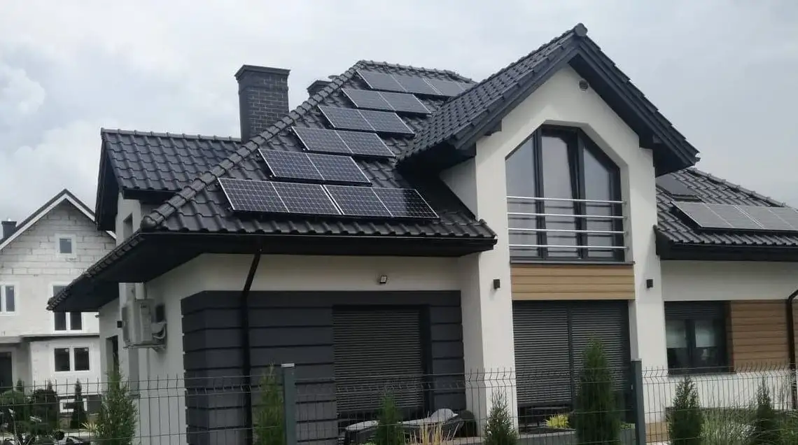 Wady i zalety energii słonecznej - poznaj plusy i minusy paneli fotowoltaicznych