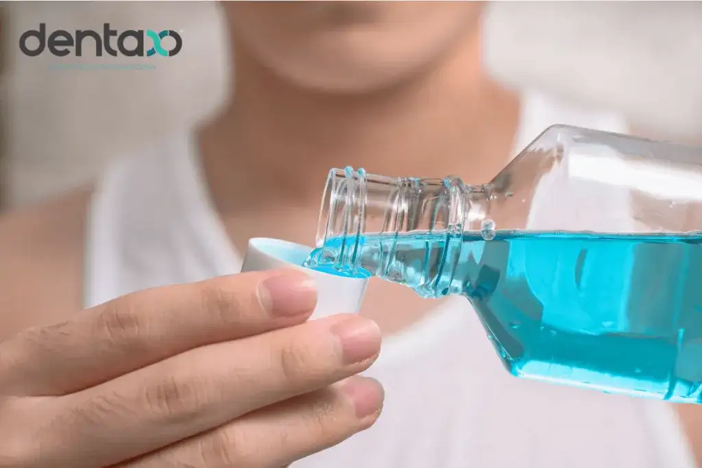 Jaki płyn do płukania ust? Dobierz idealny do problemów jamy ustnej