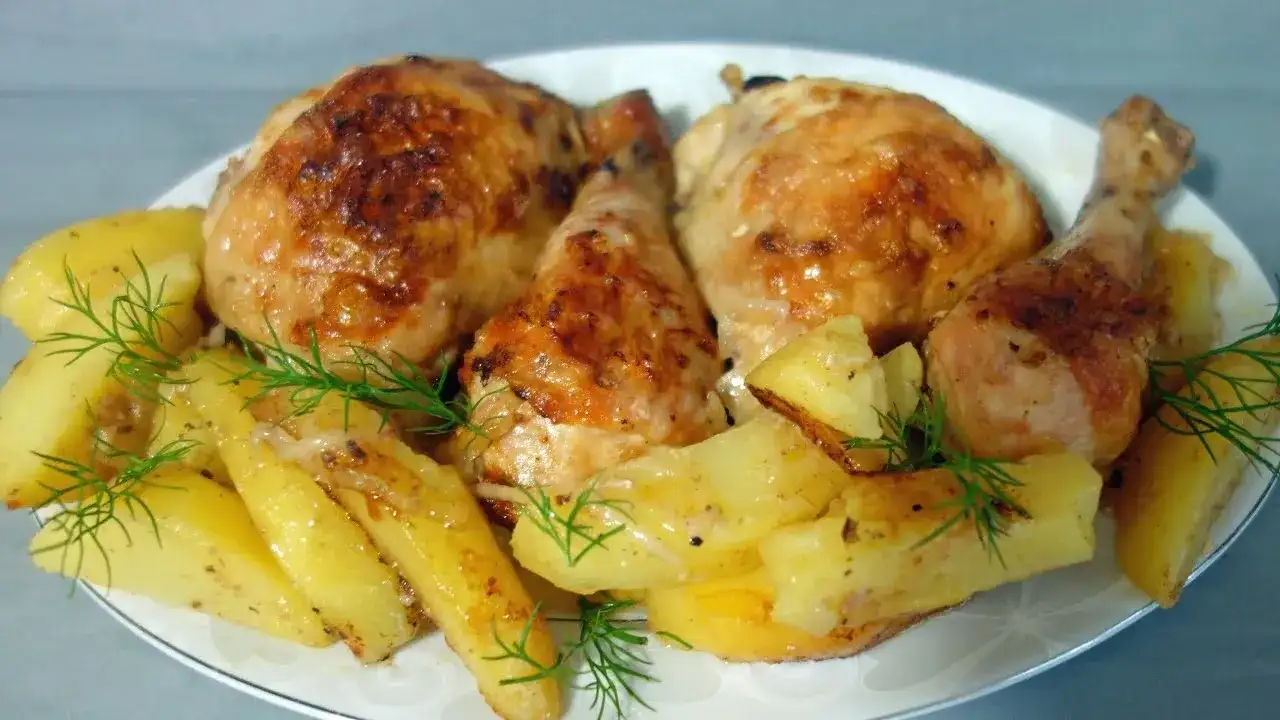 Jak zrobić chrupiące udka z kurczaka na patelni bez przypalania