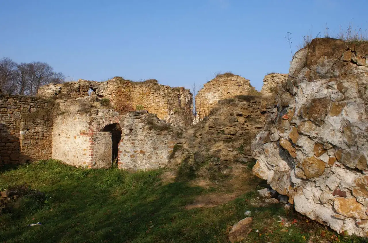 Zamek w Inowłodzu: Historia, architektura i tajemnice ruin