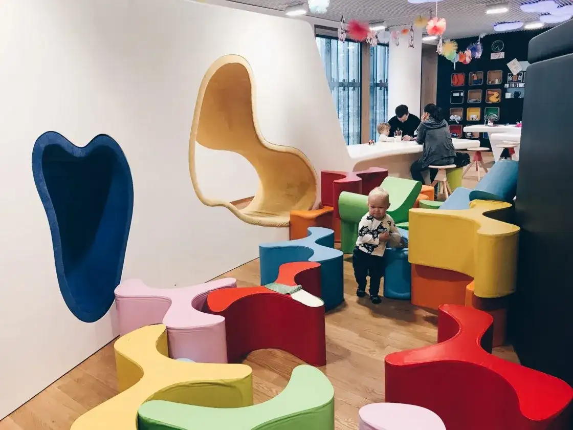 Gdzie z dzieckiem w Warszawie? Odkryj idealny plan na każdą pogodę!