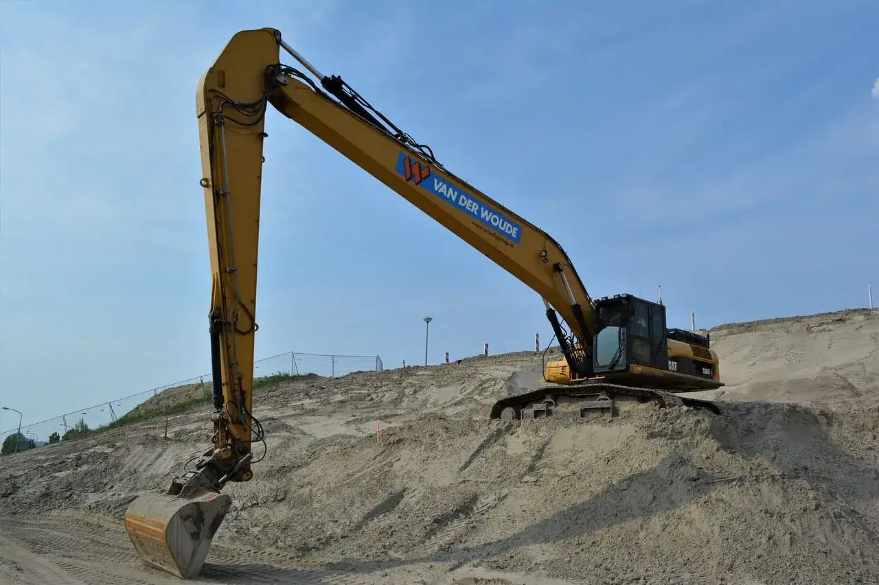 Jak obsługiwać koparkę? Zdobądź uprawnienia i zostań operatorem