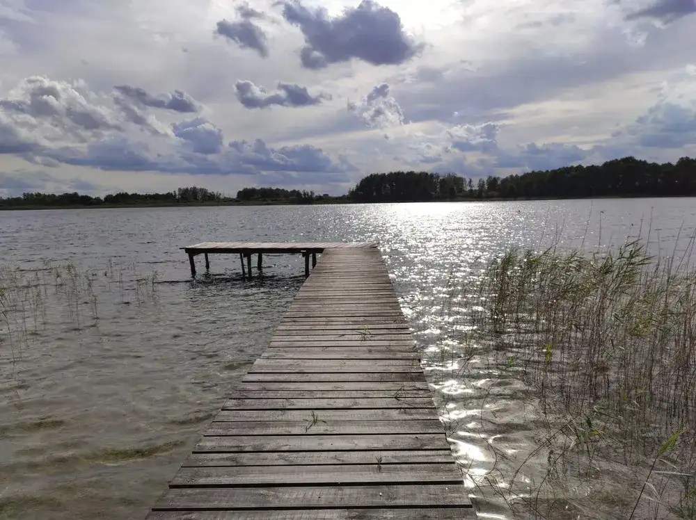 Jezioro Karskie Wielkie: Zaplanuj idealny urlop nad Perłą Ziemi Myśliborskiej