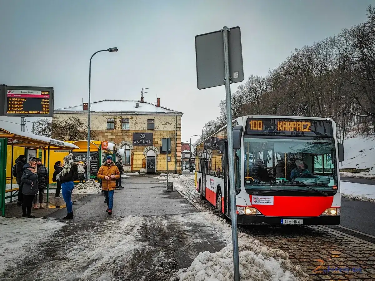 Autobus do Karpacza: Skąd i jak dojechać bez stresu?