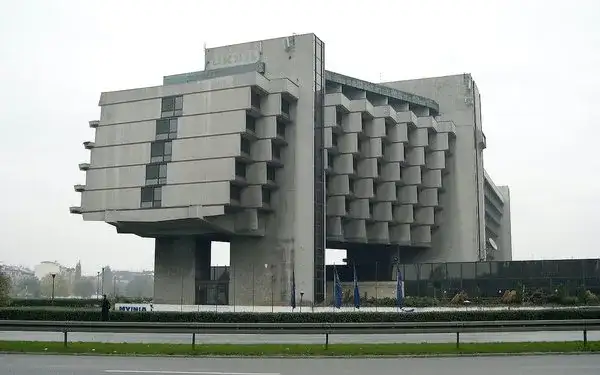 Dlaczego Hotel Forum w Krakowie zamknięto? Prawda o wadach i przyszłości