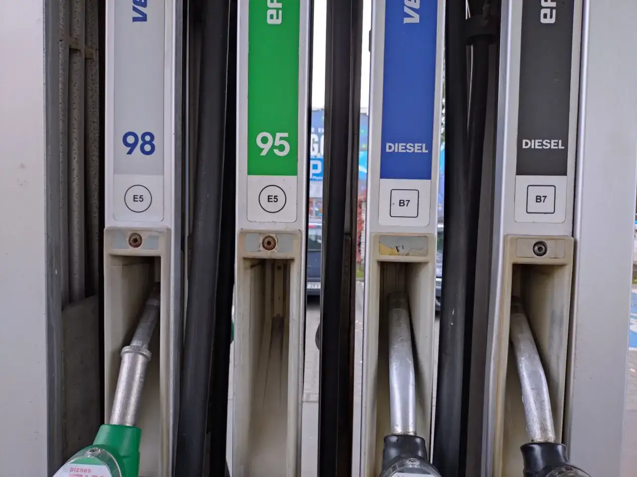 Czy Verva 98 to benzyna czy diesel? Poznaj kluczowe różnice