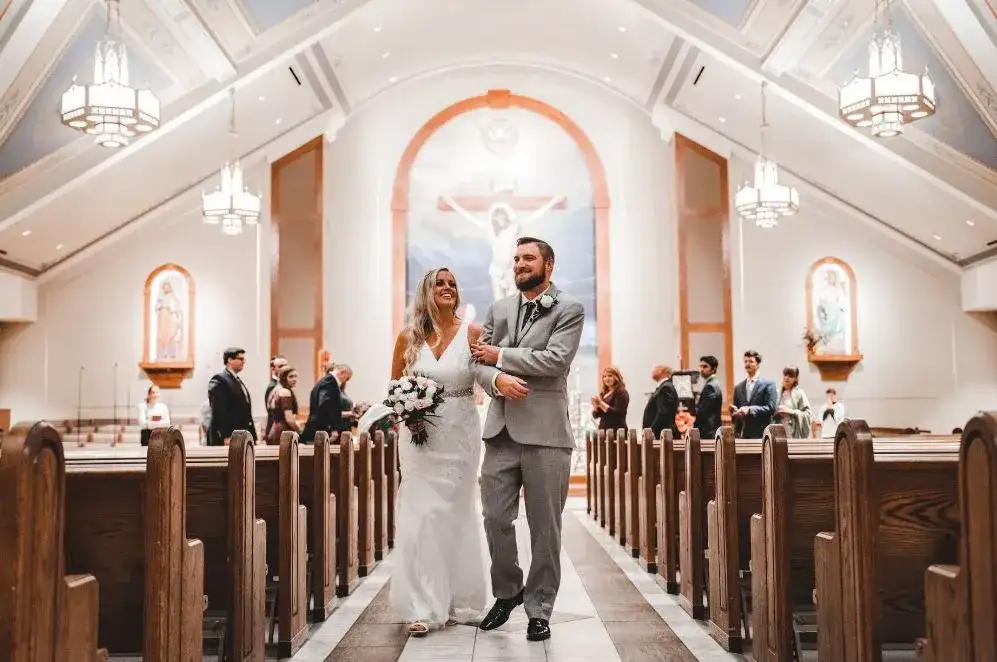 Ślub z chrztem: Jak zorganizować i co musisz wiedzieć?