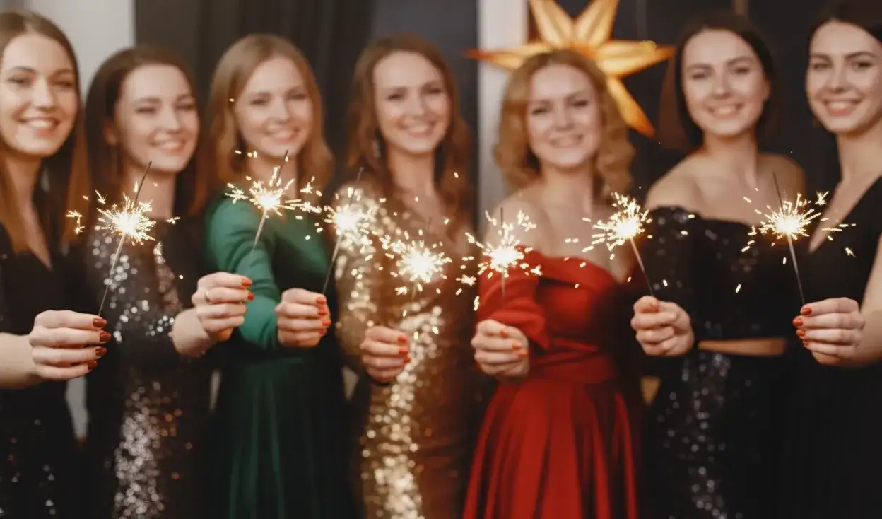 Outfits de fiesta en invierno: Brilla con estilo y sin frío