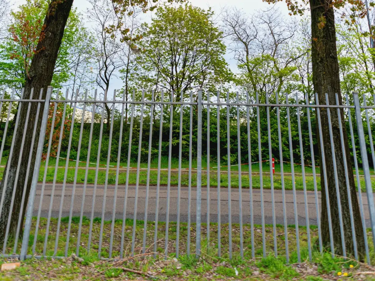 Ogrodzenie: 2,20 m bez formalności? Uniknij kar!