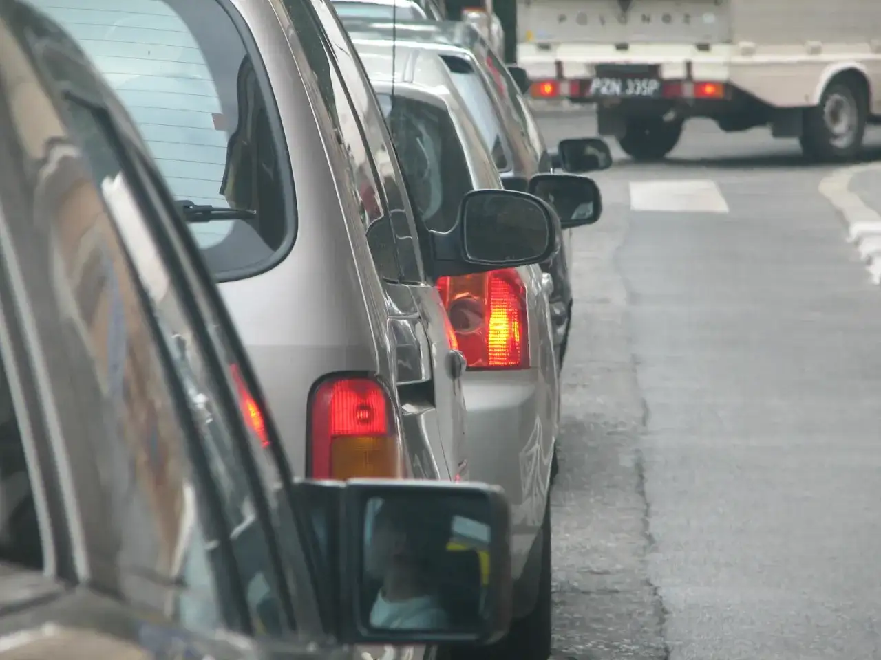 Jak dojechać na cmentarz mania w Łodzi - uniknij korków i problemów z parkowaniem