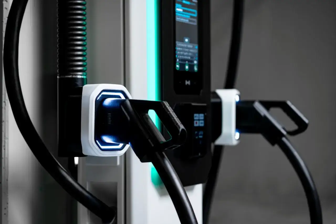 Zarabianie na stacjach ładowania EV: Ile i jak zmaksymalizować zyski?