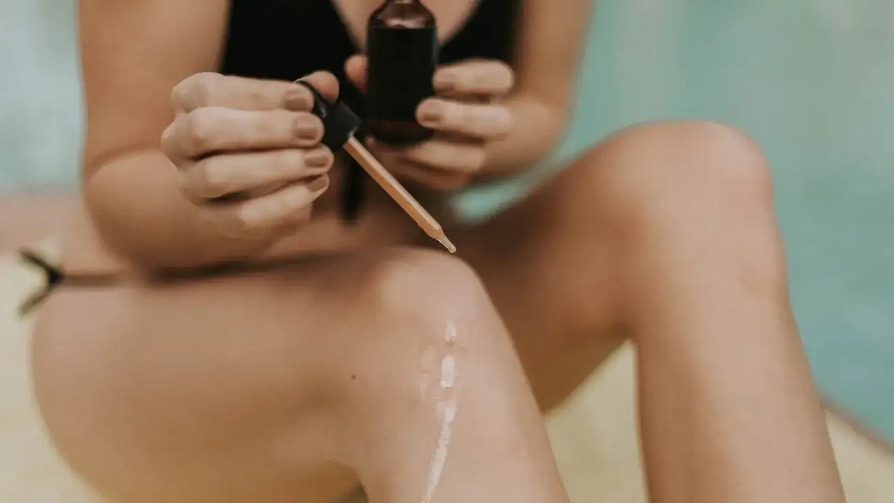 Jak nakładać balsam brązujący, aby uniknąć smug i plam