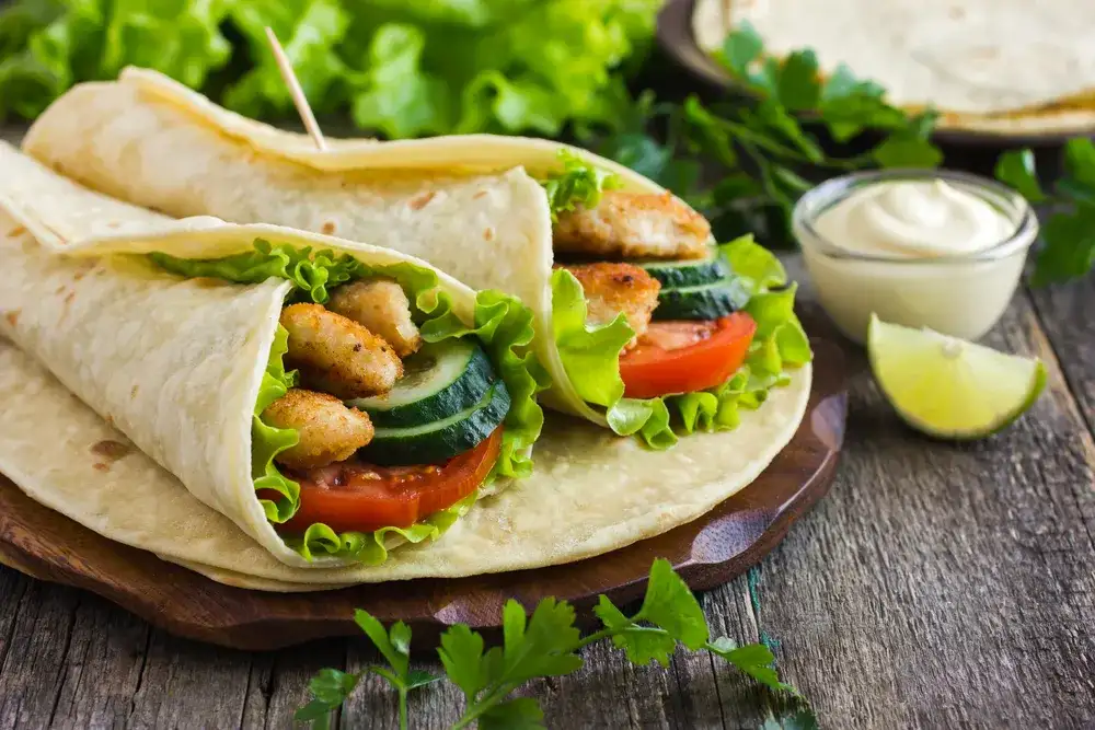 Tortilla na obiad: Szybkie przepisy i pomysły na każdy smak