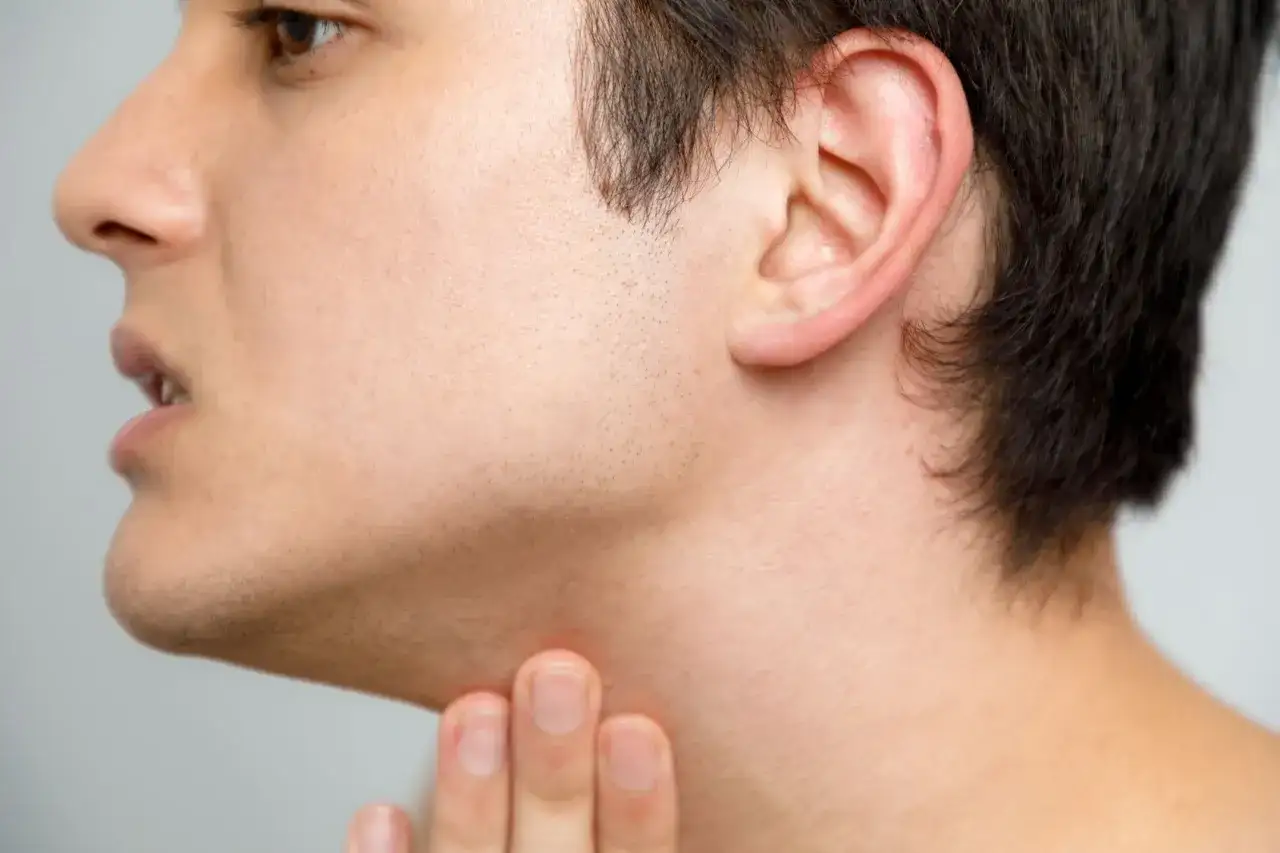 Powiększone węzły chłonne: jakiego lekarza wybrać i co robić?