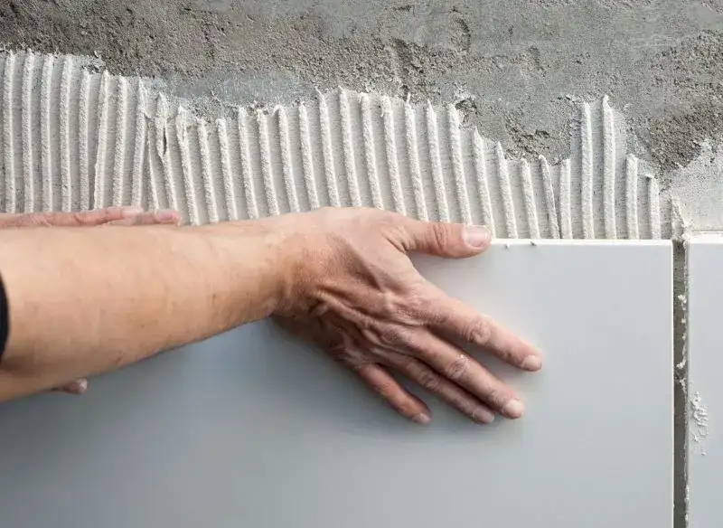 Jak zamaskować dziury w kafelkach i poprawić wygląd wnętrza